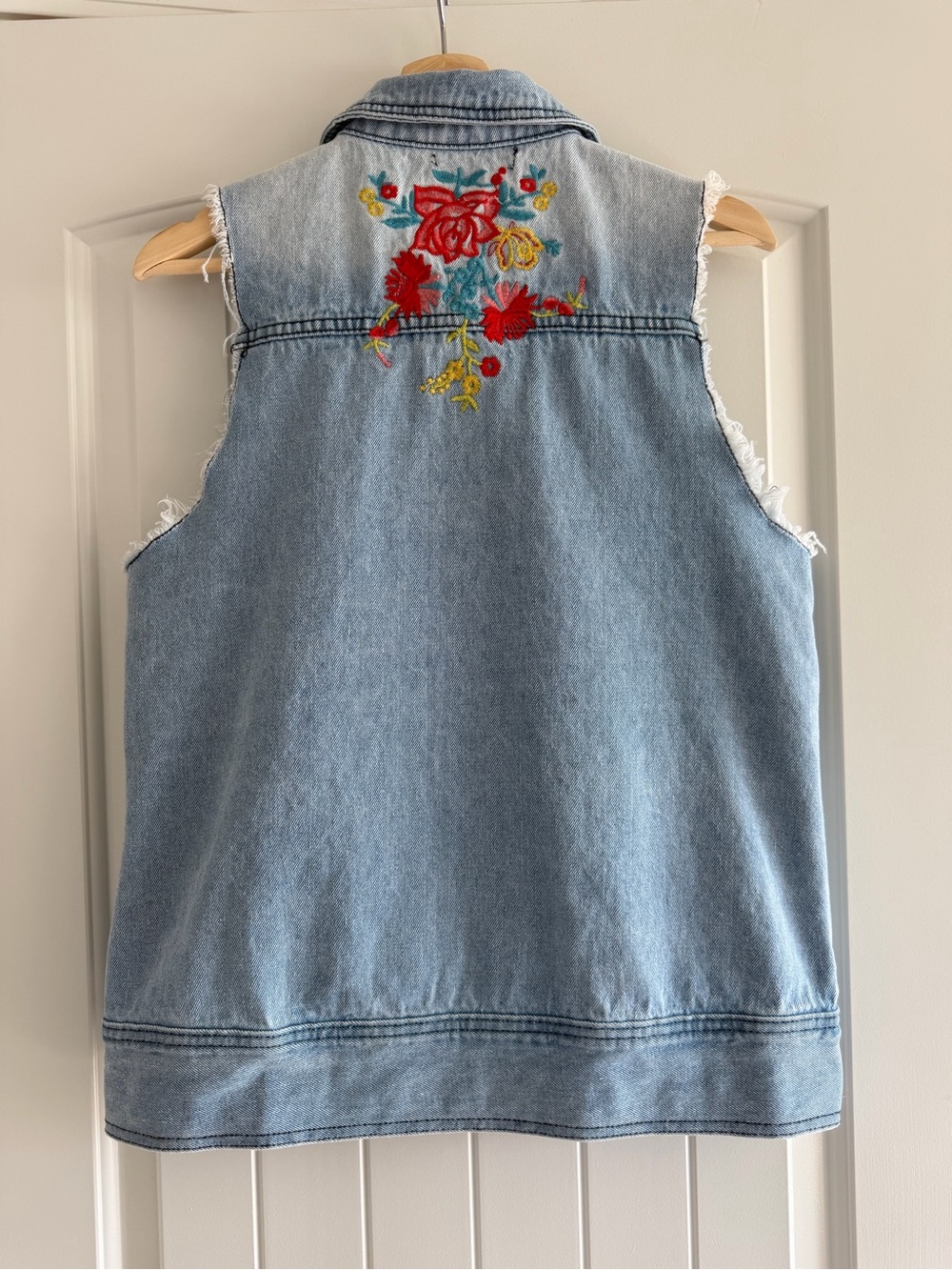 Light Blue Denim Vest w/ Red/Yellow Floral Embroidery M Boho Country Farmhouse - Picture 4 of 8